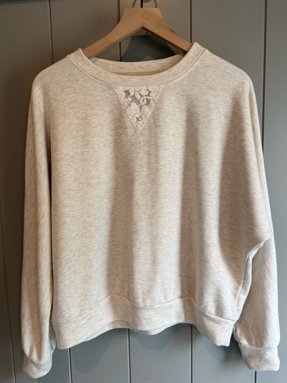 Francesca’s Jun & Ivy Womens Sweatshirt Medium Ivory Cream Lace Neck Long Sleeve